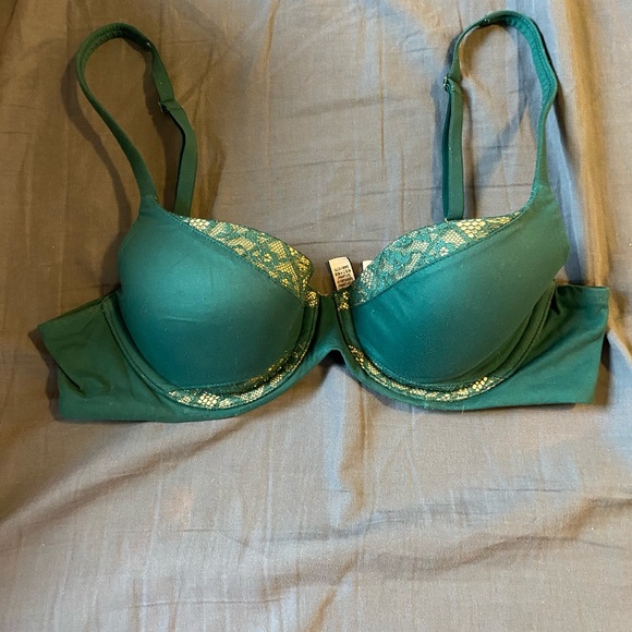 34B VS Bra - Picture 1 of 5
